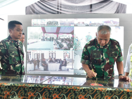 Kepala Staf Angkatan Darat meresmikan Rusun dan Hunian Modular TNI. (foto: Exclusive)