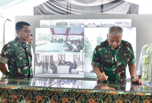 Kepala Staf Angkatan Darat meresmikan Rusun dan Hunian Modular TNI. (foto: Exclusive)