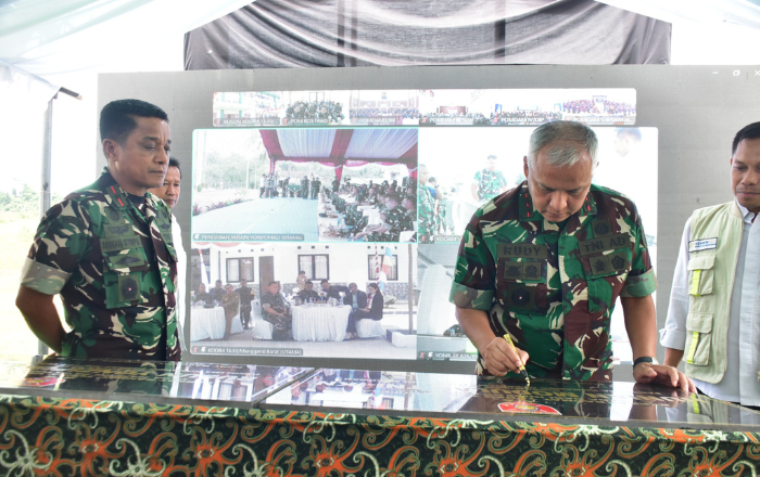 Kepala Staf Angkatan Darat meresmikan Rusun dan Hunian Modular TNI. (foto: Exclusive)