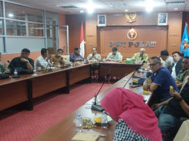 Ketua Umum PWI Pusat Akhmad Munir, didampingi Sekretaris Jenderal Zulmansyah Sekedang selaku Ketua Panitia HPN 2026, serta Bendahara Umum Marthen Selamet Susanto. (foto: Exclusive)