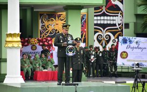 Kasrem 091/ASN Kolonel Kav. Rahyanto Edy Yunianto membacakan amanat Panglima TNI Jenderal TNI Agus Subiyanto. (foto: Penrem091)
