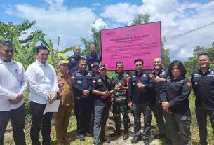 Eksekutor Kejaksaan Negeri Bulungan melaksanakan sita eksekusi tanah/bangunan milik Terpidana Aria Mapas Negara. (foto: Exclusive)