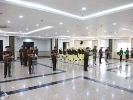 Kepala Kejati Kaltim Assoc. Prof. Supardi, SH MH, memimpin upacara pelantikan, pengambilan sumpah, dan serah terima jabatan sejumlah pejabat Eselon II dan Eselon III di lingkungan Kejati Kaltim. (foto: Exclusive)