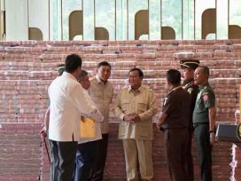 Presiden RI Prabowo Subianto menyaksikan penyerahan Uang Pengganti Kerugian Negara Rp13 Trilyun. (foto: Exclusive)