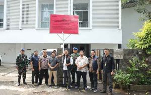 Satu bidang tanah beserta bangunan di atasnya di Jalan Hang Lekir XI Blok H/2, Kelurahan Gunung, Kecamatan Kebayoran Baru, Kota Jakarta Selatan, atas nama Kanesa Ilona Riza yang merupakan anak dari Tersangka MRC disita. (foto: Exclusive)