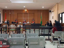 Keempat terdakwa terlihat tenang mendengarkan putusan Majelis Hakim. (foto: Lukman)