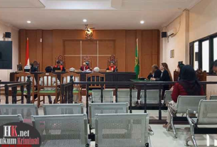 Keempat terdakwa terlihat tenang mendengarkan putusan Majelis Hakim. (foto: Lukman)