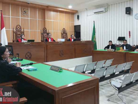 Sidang pembacaan dakwaan terhadap Terdakwa Rudy Ong Chandra, terdakwa mengikuti sidang secara online dari Gedung KPK di Jakarta. (foto: Lukman)