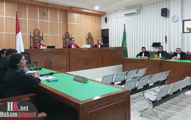 Sidang pembacaan dakwaan terhadap Terdakwa Rudy Ong Chandra, terdakwa mengikuti sidang secara online dari Gedung KPK di Jakarta. (foto: Lukman)