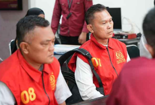 Tersangka BA dan EF pada Tahap II. (Foto: Exclusive)