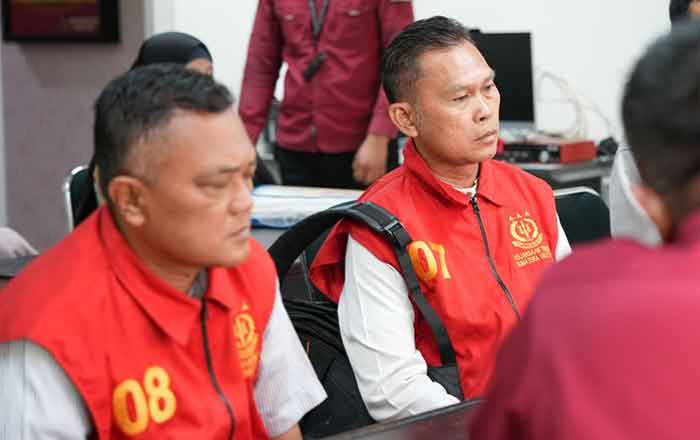 Tersangka BA dan EF pada Tahap II. (Foto: Exclusive)