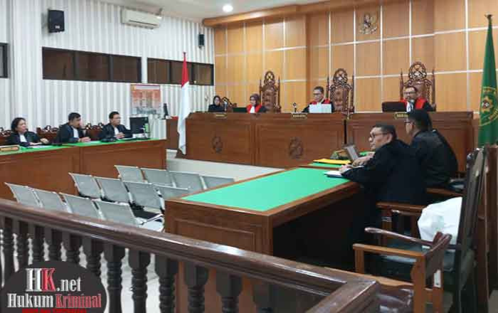 Sidang pembacaan dakwaan terhadap Terdakwa Rudy Ong Chandra, terdakwa mengikuti sidang secara online dari Gedung KPK di Jakarta. (foto: Lukman)