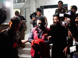 Tersangka DR diamankan Tim Tabur Kejaksaan dalam pelarian. (foto: Exclusive)
