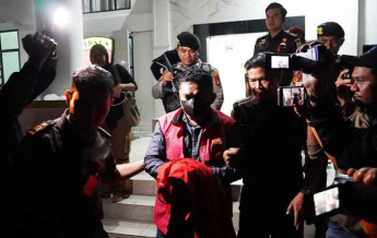 Tersangka DR diamankan Tim Tabur Kejaksaan dalam pelarian. (foto: Exclusive)