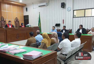 Sidang perkara Terdakwa Idi Erik Idianto dan Amrullah dengan saksi mantan Kadis ESDM Kaltim. (foto: Lukman)