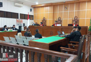 JPU dari Komisi Pemberantasan Korupsi (KPK) Rikhi Maqhaz SH, dan Ligna Uli SH. (foto: Lukman)