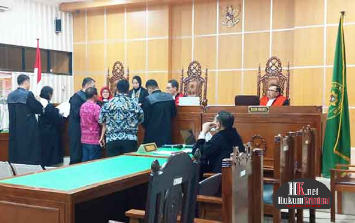 Sidang perkara dugaan Tipikor suap senilai Rp3,5 Milyar dalam penerbitan perpanjangan 6 IUP eksplorasi yang melibatkan anak Gubernur Kaltim. (foto: Lukman)