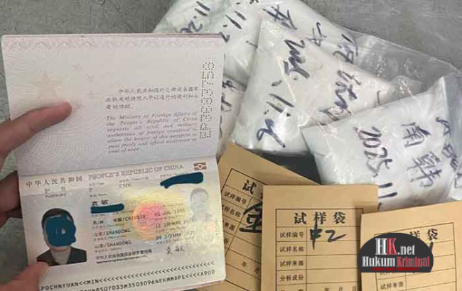 Pasport WNA China berinisial MY yang ditangkap setelah kedapatan selundupkan serbuk nikel di Bandara Khusus PT IWIP Weda Bay, Maluku Utara. (foto: Exclusive)