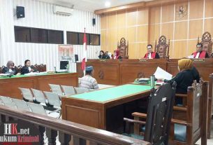 Terdakwa Suharto dalam sidang pemeriksaan saksi-saksi. (foto: Lukman)