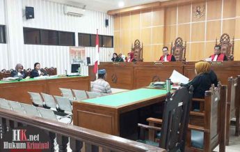 Terdakwa Suharto dalam sidang pemeriksaan saksi-saksi. (foto: Lukman)