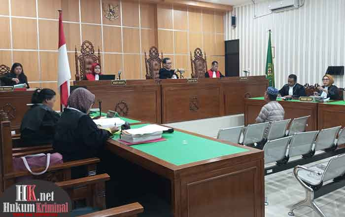 Terdakwa Suharto dalam sidang pemeriksaan saksi-saksi. (foto: Lukman)