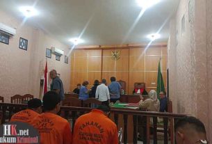 Sidang perlawanan Ernie dalam tahap pembuktian surat. (foto: ib)