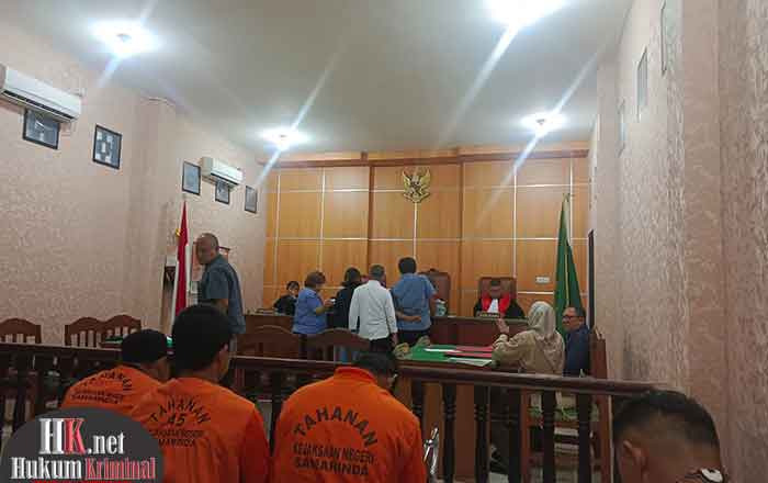 Sidang perlawanan Ernie dalam tahap pembuktian surat. (foto: ib)